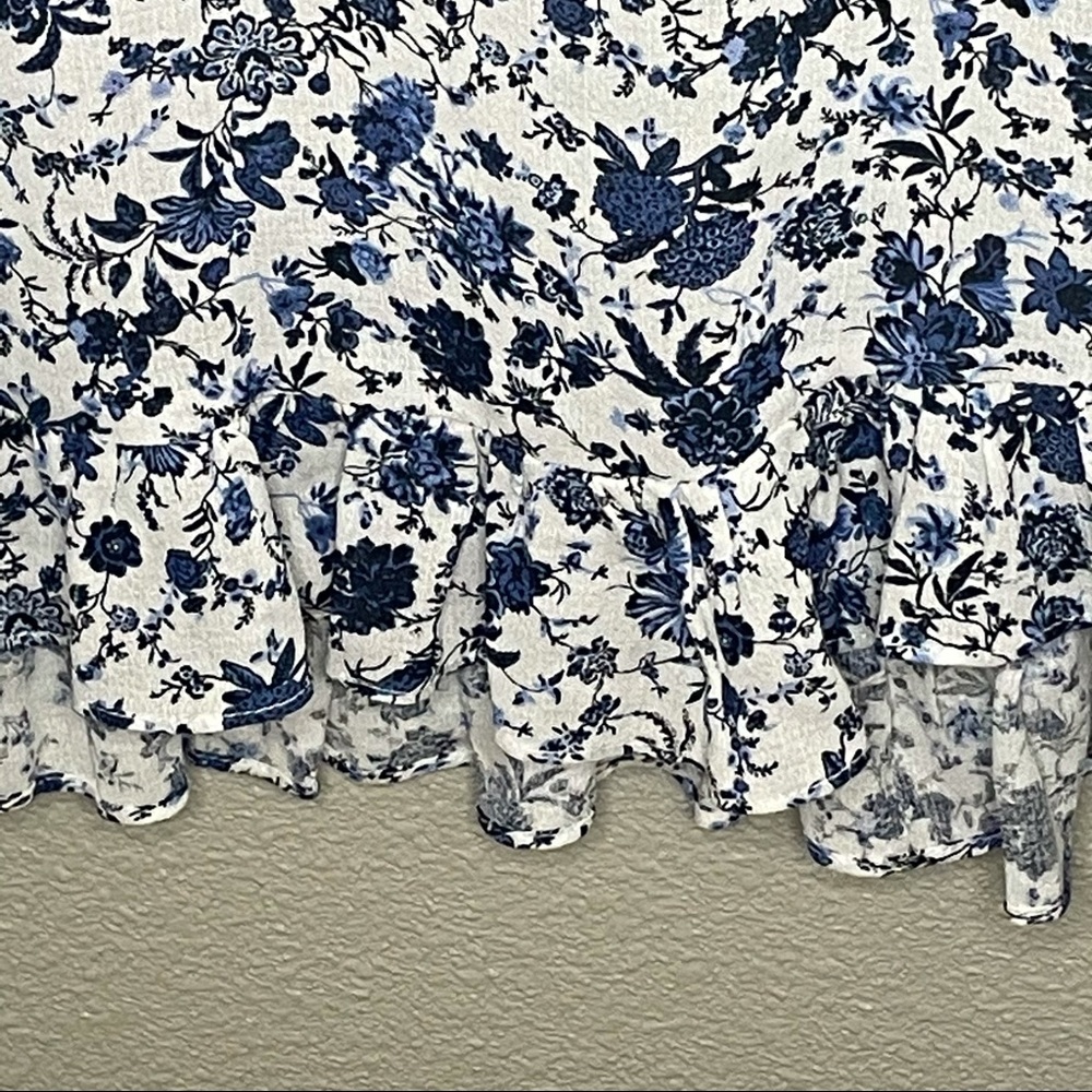 Cynthia Rowley Blue floral 3/4 sleeve blouse - Picture 3 of 5